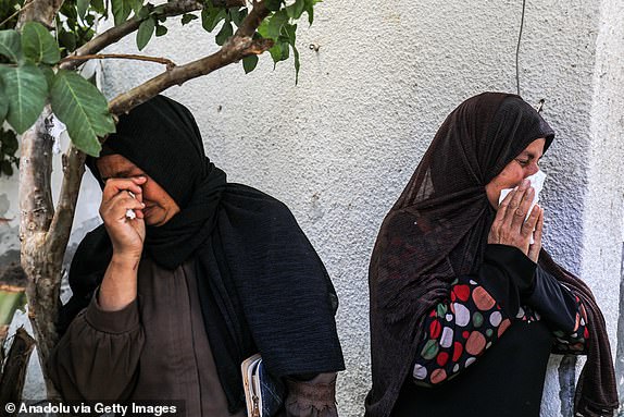 RAFAH, GAZA - OCTOBER 19: Relatives of Palestinians whose bodies are taken from the morgue of El-Najar Hospital to be buried, mourn after Israeli airstrikes in Rafah, Gaza on October 19, 2023. (Photo by Abed Rahim Khatib/Anadolu via Getty Images)