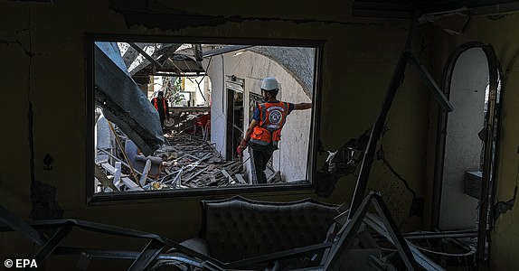 epa10927042 Palestinian civil defense workers search for bodies and survivors among the rubble of the destroyed Saqallah family house following an Israeli air strike in the south west of Gaza City, 19 October 2023. More than 30 family members were killed in an Israeli air strike. According to Palestinian health authorities and Israel Defence Forces (IDF), more than 3,500 Palestinians and 1,400 Israelis have been killed since 07 October, when Hamas militants launched an attack against Israel from the Gaza Strip, leading to Israel's response. Israel has warned all citizens of the northern Gaza Strip to move to the south ahead of an expected invasion.  EPA/MOHAMMED SABER