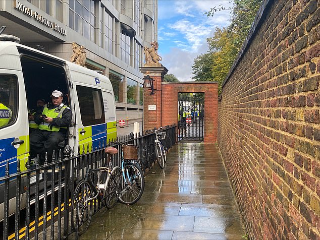 The Met announced that since the start of the conflict, it has seen a 1,353 percent increase in anti-Semitic offences and a 140 percent increased in islamophobic offences