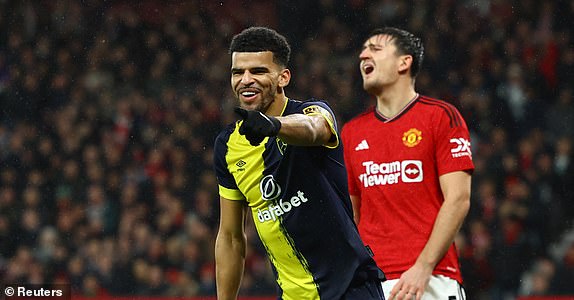 Soccer Football - Premier League - Manchester United v AFC Bournemouth - Old Trafford, Manchester, Britain - December 9, 2023 AFC Bournemouth's Dominic Solanke celebrates scoring their first goal REUTERS/Molly Darlington NO USE WITH UNAUTHORIZED AUDIO, VIDEO, DATA, FIXTURE LISTS, CLUB/LEAGUE LOGOS OR 'LIVE' SERVICES. ONLINE IN-MATCH USE LIMITED TO 45 IMAGES, NO VIDEO EMULATION. NO USE IN BETTING, GAMES OR SINGLE CLUB/LEAGUE/PLAYER PUBLICATIONS.