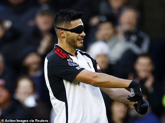 Soccer Football - Premier League - Fulham v West Ham United - Craven Cottage, London, Britain - December 10, 2023 Fulham's Raul Jimenez celebrates scoring their first goal Action Images via Reuters/Peter Cziborra NO USE WITH UNAUTHORIZED AUDIO, VIDEO, DATA, FIXTURE LISTS, CLUB/LEAGUE LOGOS OR 'LIVE' SERVICES. ONLINE IN-MATCH USE LIMITED TO 45 IMAGES, NO VIDEO EMULATION. NO USE IN BETTING, GAMES OR SINGLE CLUB/LEAGUE/PLAYER PUBLICATIONS.