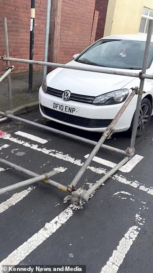 The scaffolders built a barrier around the man's car