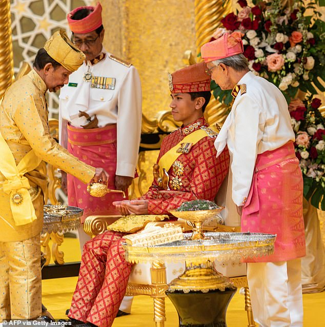 Prince Abdul Mateen enjoyed a royal powdering ceremony with bride Anisha Rosnah ahead of their wedding on Wednesday