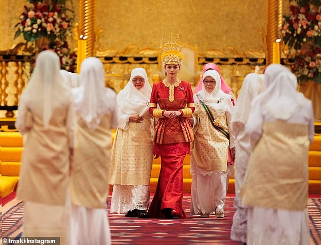 Anisha wowed in a traditional gown and headpiece at The Powdering Ceremony