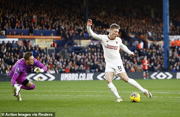 Soccer Football - Premier League - Luton Town v Manchester United - Kenilworth Road, Luton, Britain - February 18, 2024 Manchester United's Rasmus Hojlund scores their first goal Action Images via Reuters/Peter Cziborra NO USE WITH UNAUTHORIZED AUDIO, VIDEO, DATA, FIXTURE LISTS, CLUB/LEAGUE LOGOS OR 'LIVE' SERVICES. ONLINE IN-MATCH USE LIMITED TO 45 IMAGES, NO VIDEO EMULATION. NO USE IN BETTING, GAMES OR SINGLE CLUB/LEAGUE/PLAYER PUBLICATIONS.