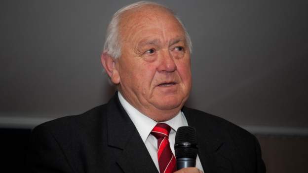 Clive Rowlands: Wales’ 1971 Grand Slam coach dies aged 85