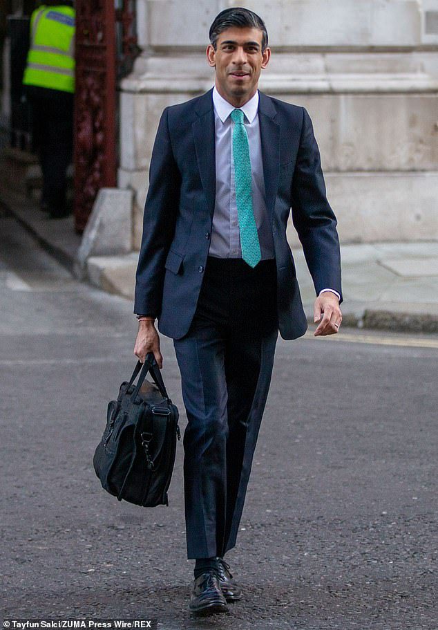 Why doesn’t Rishi Sunak buy suits that fit? Men’s fashion expert is ‘baffled’ by the 5ft6in Prime Minister’s attempt to look trendy with his ankle-skimming tailoring (and says the Noughties want their trousers back!)