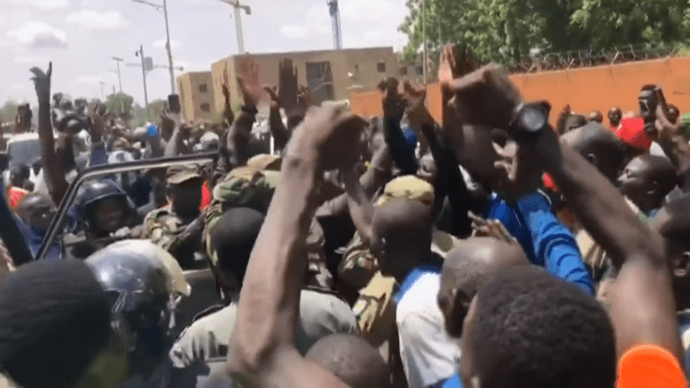 Hundreds of Europeans evacuated in fallout of Niger coup – Channel 4 News