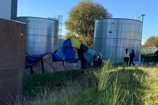 Fire engines rush to scene after hot air balloon lands on industrial estate
