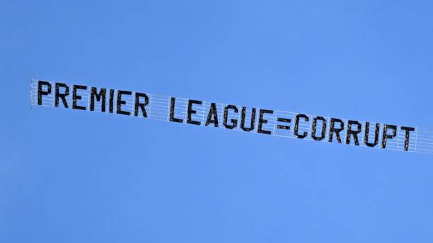 Manchester City v Liverpool: Everton points-protest banner one of two flown over Etihad Manchester City v Liverpool: Everton points-protest banner one of two flown over Etihad