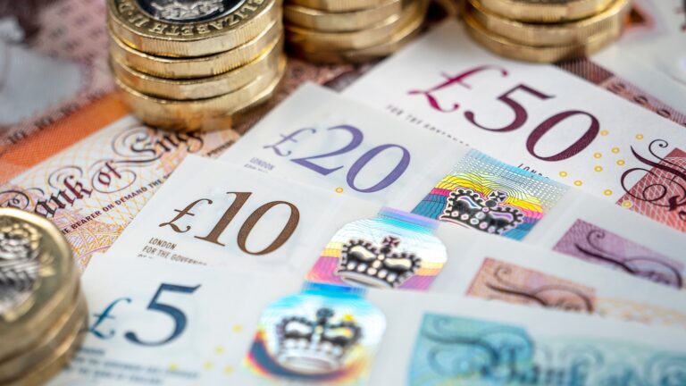 30 day warning for thousands of pensioners to get extra £201 a week and one-off £300 direct payment 30 day warning for thousands of pensioners to get extra £201 a week and one-off £300 direct payment