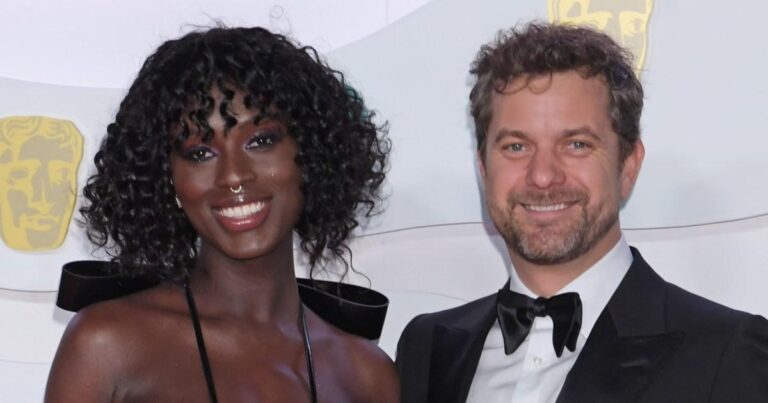Hollywood couple at war over when they actually broke up Hollywood couple at war over when they actually broke up