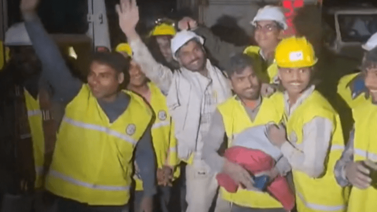 41 workers rescued after 19 days trapped in a collapsed tunnel – Channel 4 News 41 workers rescued after 19 days trapped in a collapsed tunnel – Channel 4 News