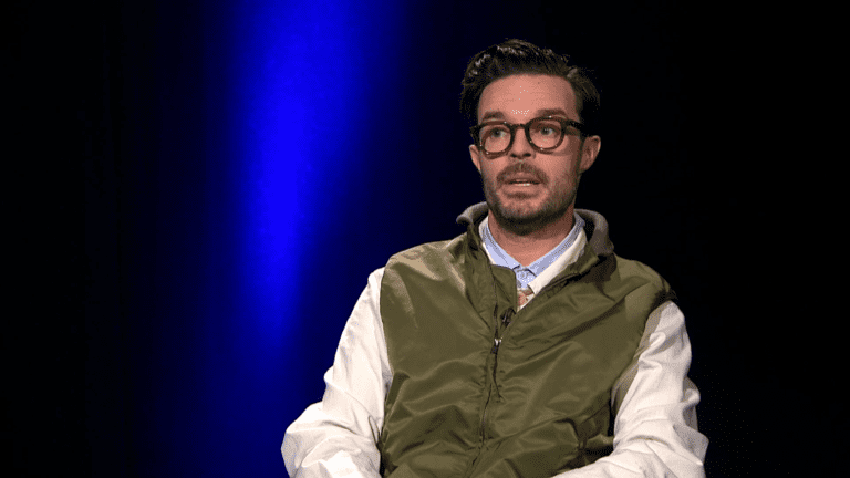 Illustrator Oliver Jeffers on feeling safe, warm and the effects of conflict on children – Channel 4 News