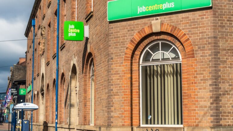 Thousands on benefits have £300 a month payments TERMINATED in Universal Credit shake up – how to avoid it Thousands on benefits have £300 a month payments TERMINATED in Universal Credit shake up – how to avoid it