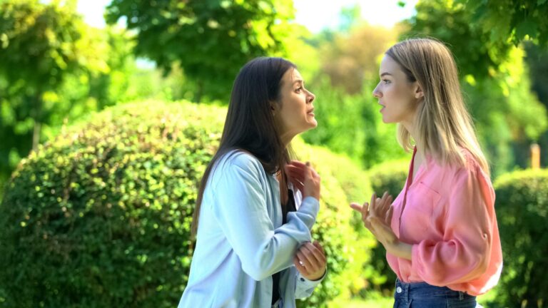 Woman moans ‘stunning sister’ is ‘reason she can’t get a man’ – but people say she’s in the wrong Woman moans ‘stunning sister’ is ‘reason she can’t get a man’ – but people say she’s in the wrong