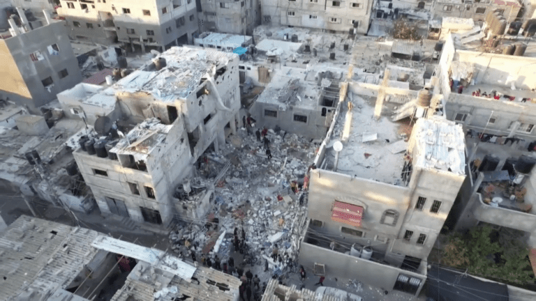 Thousands of Palestinians flee as Israel sustains intense bombardment over central Gaza – Channel 4 News Thousands of Palestinians flee as Israel sustains intense bombardment over central Gaza – Channel 4 News