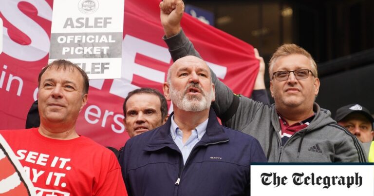 Train drivers vote to extend strike action