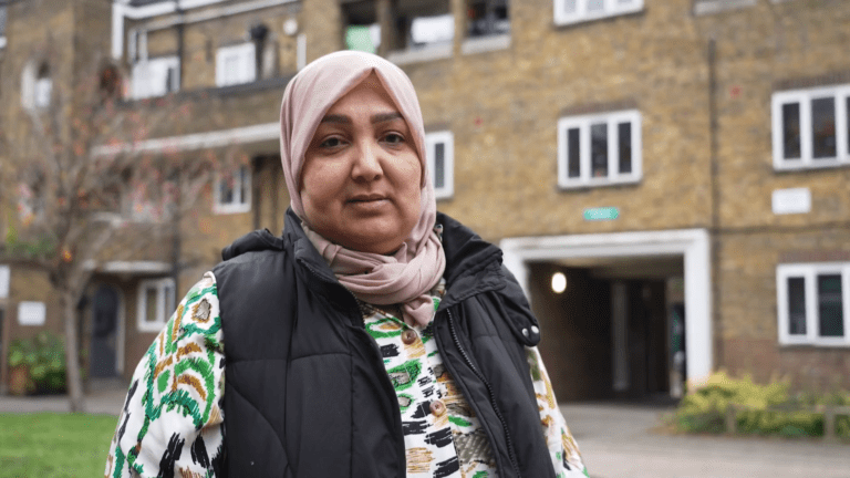 Sick tenants confront social landlords at awards show – Channel 4 News Sick tenants confront social landlords at awards show – Channel 4 News