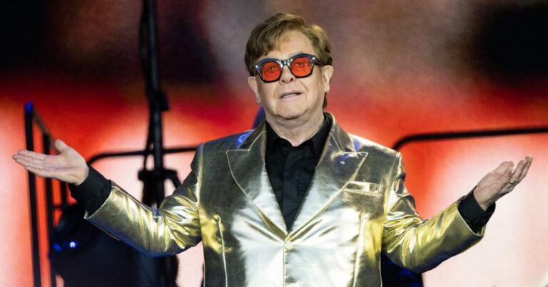 Elton John ‘made £118,600 a day’ and was late paying Gary Lineker bet Elton John ‘made £118,600 a day’ and was late paying Gary Lineker bet
