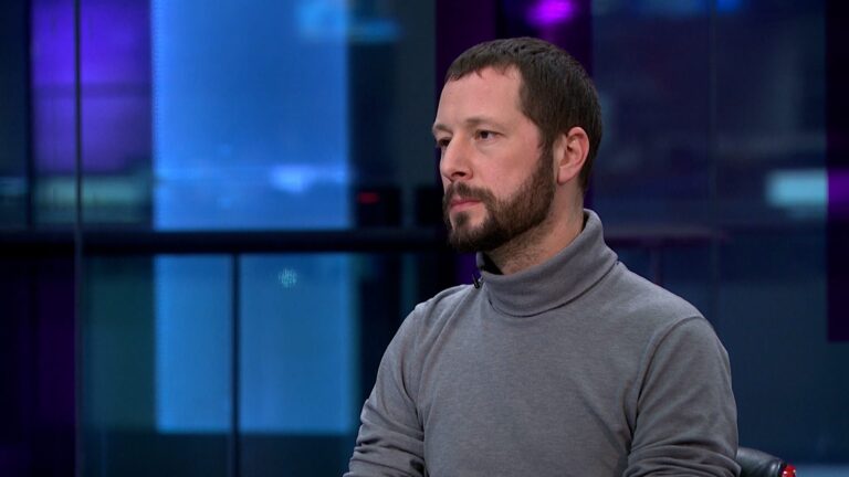 Director of Oscar-nominated 20 Days in Mariupol talks about ‘filming proof’ of Russian war crimes – Channel 4 News Director of Oscar-nominated 20 Days in Mariupol talks about ‘filming proof’ of Russian war crimes – Channel 4 News