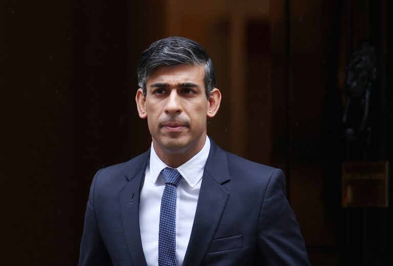 Rishi Sunak’s poverty claim explained – Channel 4 News Rishi Sunak’s poverty claim explained – Channel 4 News