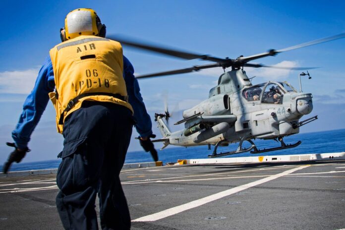 Bell_AH-1Z_Viper_USMC_21844278425.jpg