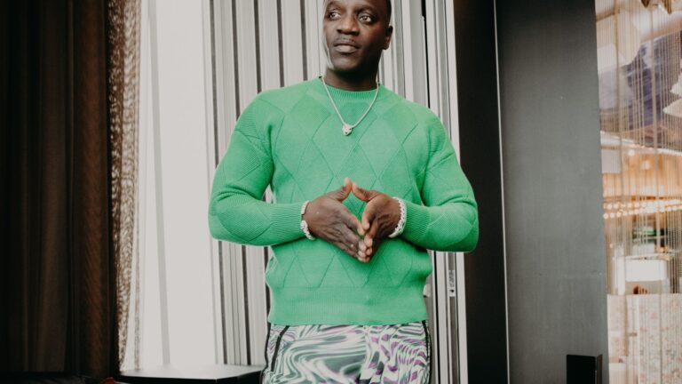 Akon reveals hardcore exercise regime as he prepares to pig out on best British junk food ahead of his Superfan tour Akon reveals hardcore exercise regime as he prepares to pig out on best British junk food ahead of his Superfan tour