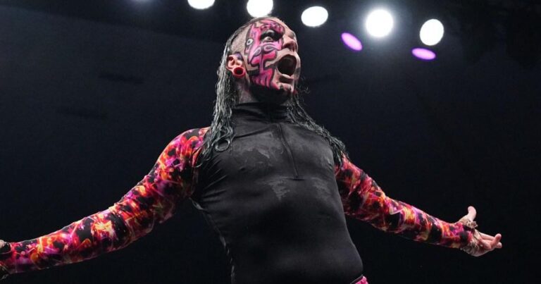 Top wrestler suspended over unscripted incident with WWE legend Top wrestler suspended over unscripted incident with WWE legend