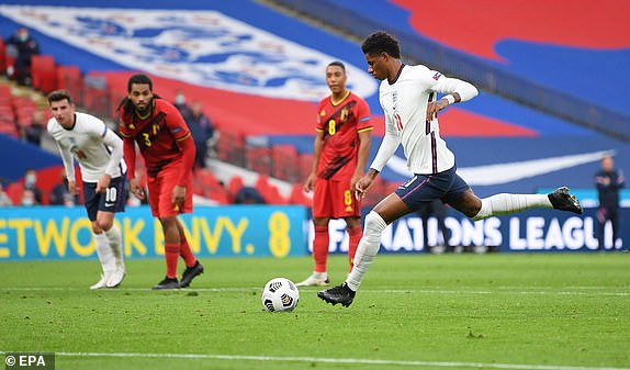 epa08736121 Marcus Rashford of England scores his team's first goal from the penalty spot during the UEFA Nations League match between England and Belgium in London, Britain, 11 October 2020.  EPA/Michael Regan / POOL