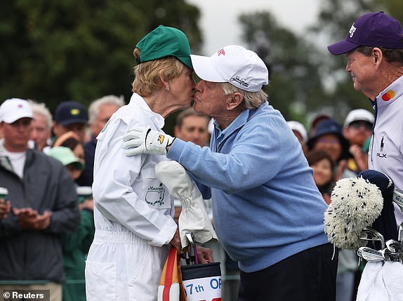 Golf - The Masters - Augusta National Golf Club, Augusta, Georgia, U.S. - April 11, 2024 Jack Nicklaus of the U.S. kisses his wife, Barbara Nicklaus during the ceremonial tee off REUTERS/Mike Segar